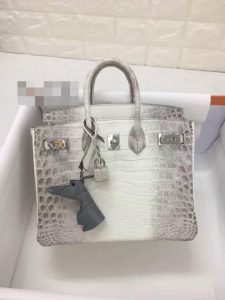 Thế nhưng sau tất cả, túi xách Hermes Birkin hàng Quảng Châu super-fake đang nhan nhản kia kìa!