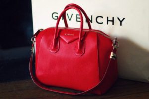 Túi xách Givenchy chính hãng giá bao nhiêu?