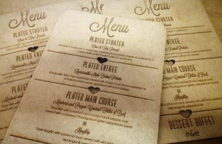 Địa chỉ làm menu gỗ, khắc thực đơn gỗ – mica uy tín tại Hà Nội