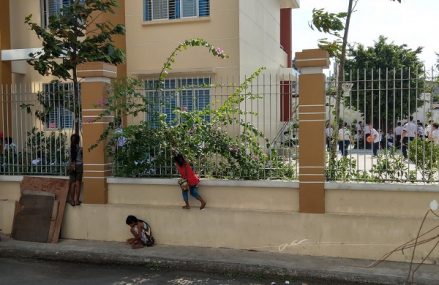 Bức ảnh được chụp tại một ngôi trường thuộc quận Tân Phú, Sài Gòn khiến nhiều người rưng rưng